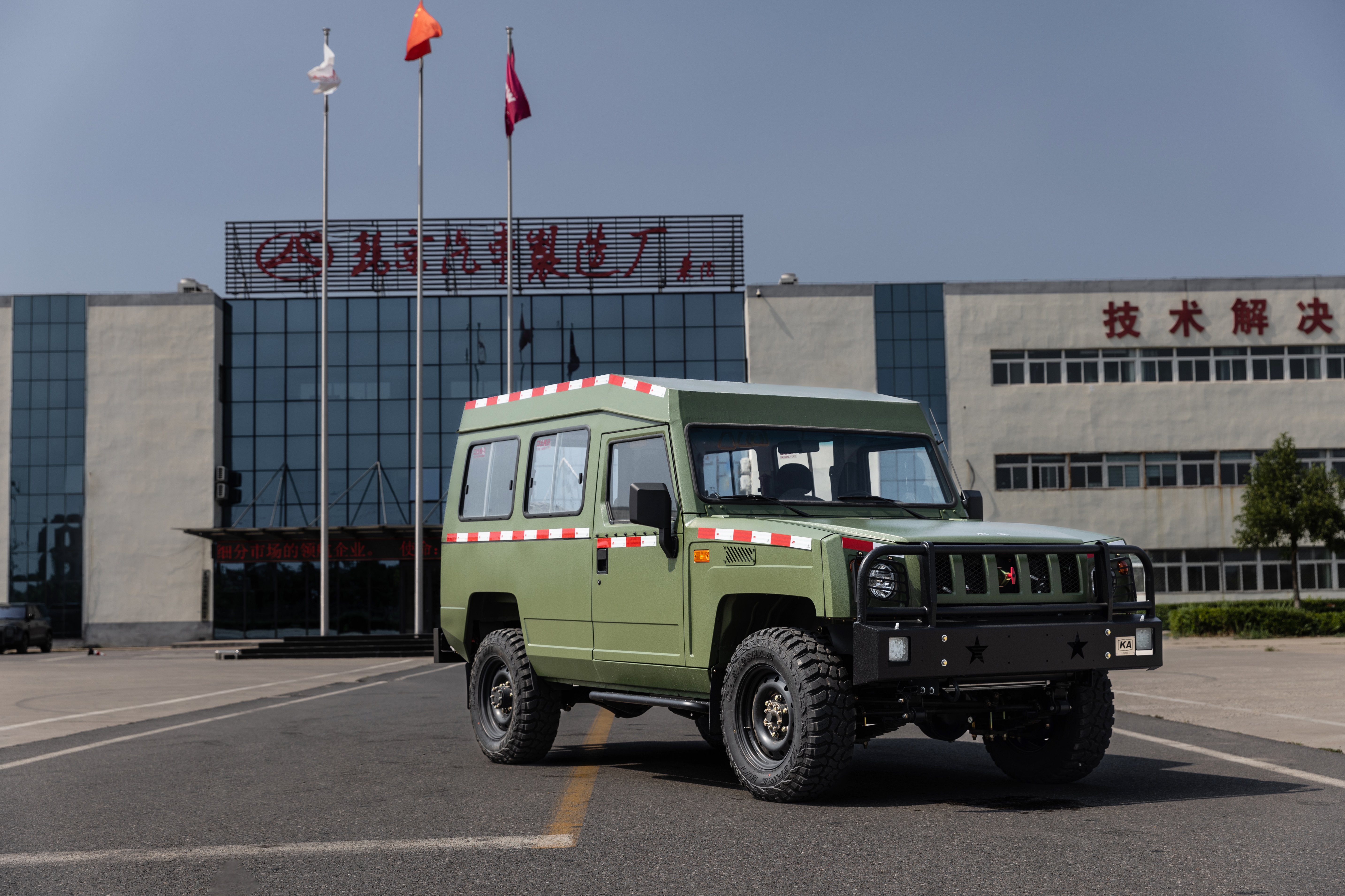 礦用無軌膠輪運人車應該怎么選？5/6人指揮車、9/10人車、15人車